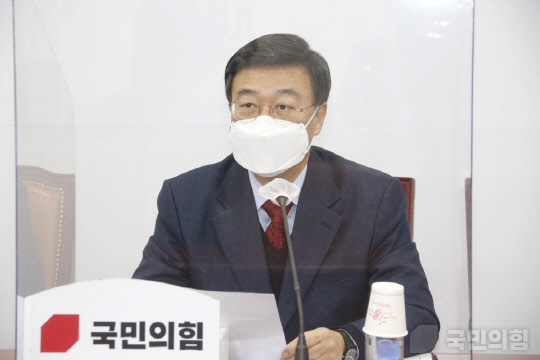 지난 1월20일 국회에서 열린 국민의힘 코로나19 대책 특별위원회 회의에서 특위 위원장인 신상진 전 의원이 발언하고 있다.[사진=국민의힘 홈페이지]